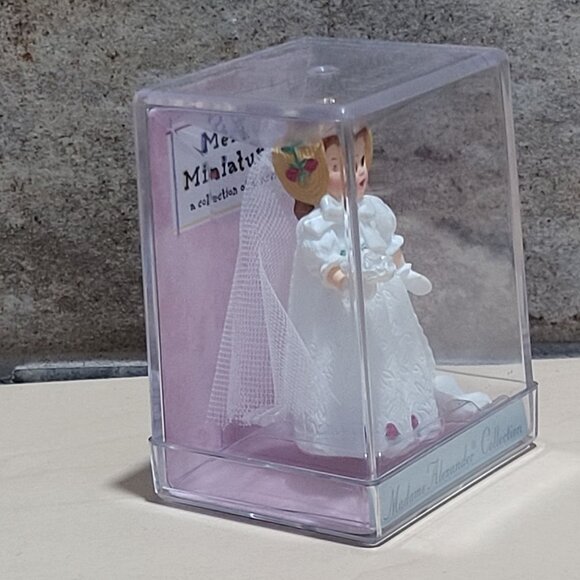 Hallmark Collections Madame Alexander Merry Miniatures Empire Bride 1998 - Picture 9 of 11